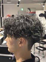 オーシャントーキョー 神戸(OCEAN TOKYO KOBE)&nbsp;波巻きパーマ刈り上げセンターパート縦落ち無造作パーマ