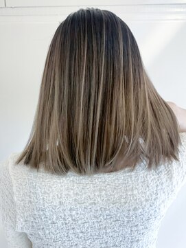 アイティー バイ アルバム 中野店(IT by ALBUM) シャドールーツ_アースカラーくびれヘアツートンカラー_ba354321