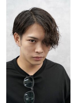 クロムトウキョウ ザ バーバー ネオン 新宿店(CHROM TOKYO the Barber ne/on) ツイストスパイラルパートスタイル