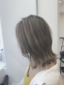 ルッソ チアロ(Lusso chiaro) ハイライトカラー/ボブ/ニュアンスカラー/20代30代40代50代