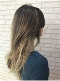 風になびくブロンドグラデーション