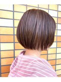 大人ショート×白髪ぼかしハイライト