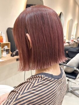 ヒビヲ(HIBIO) 横浜ペールピンクベージュカラータッセルボブ切りっぱなしボブ