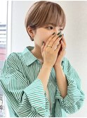 ミルクティーベージュ / 小顔ショート / ハイトーン