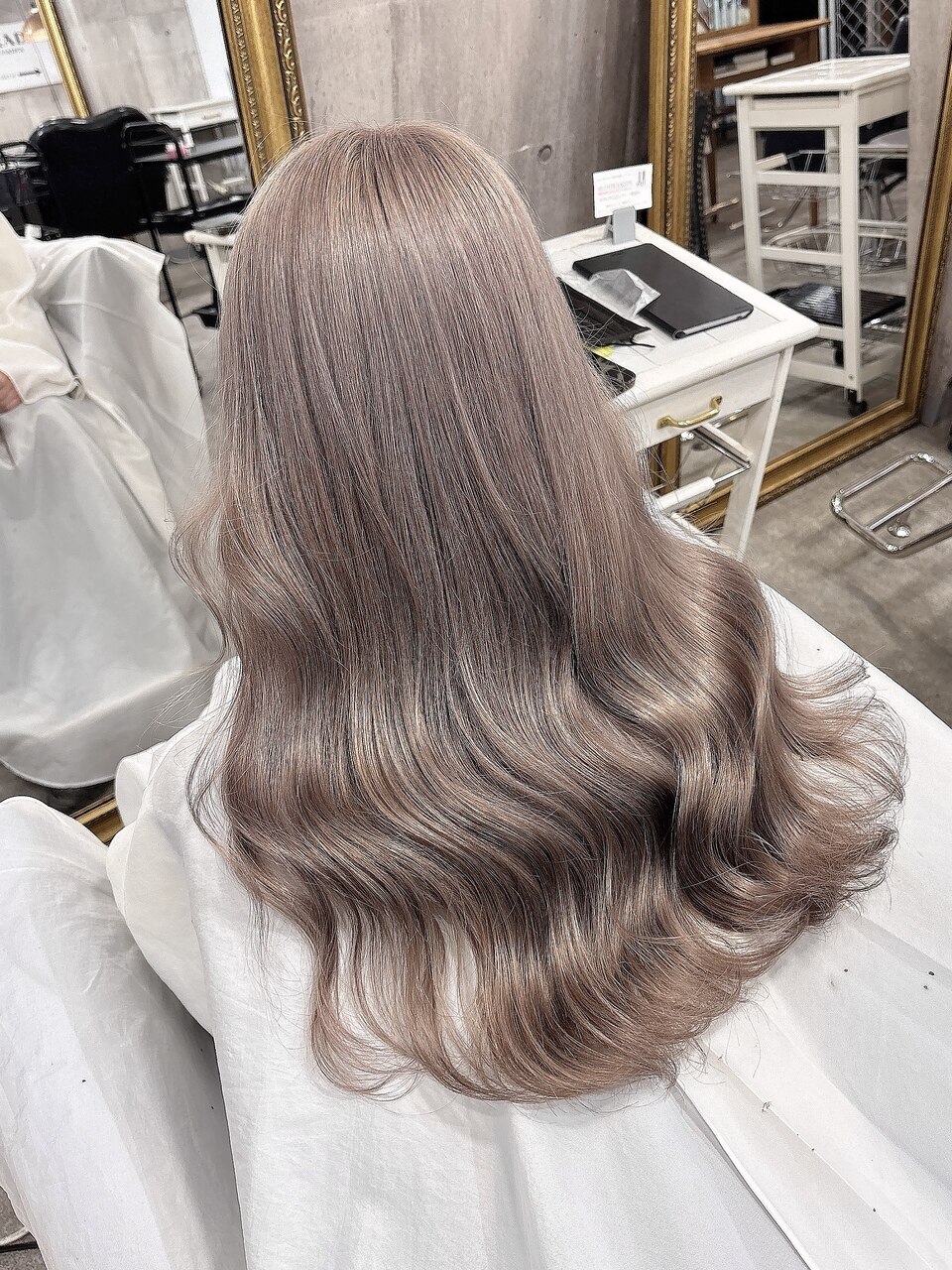2025年-2026年冬】ミルクティーグレージュの髪型・ヘアアレンジ｜人気