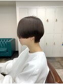 センターパートショート・アッシュグレーカラー