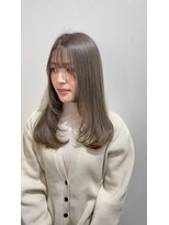 リースリー(Re.3 connecting beauty)&nbsp;似合わせレイヤーカット&ブリーチでつくる透明感グレージュ