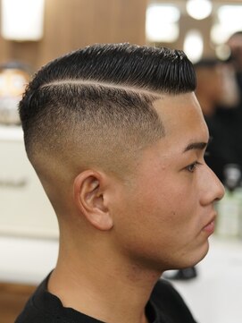 ザチョップショップ キチジョウジ(THE CHOP SHOP KICHIJOJI) サイドパートスキンフェードカットシェービング吉祥寺理容室