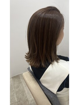 プロスプロカ(Pros-Proca) 柔らかなグレージュカラーのミディアムヘア
