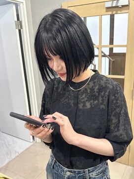 アトレ 福岡大名店(attrait) ツヤ感引き出すブラックボブ×カット+カラー+トリートメント
