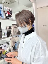 ヘッズ 市川(HEADS ex) 外カラーハネボブセクションカラーペールベージュグラデーション