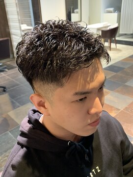 リー 東三国(Lee) 【Lee 東三国】谷辻Style＊フェードカット×ワンカールパーマ