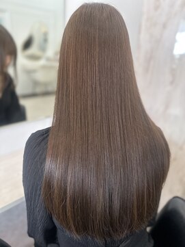 ラビス(Lovis) 黒髪カタログ/ボブルフ/ネビージュ/小顔に見せるヘア/ワンレン