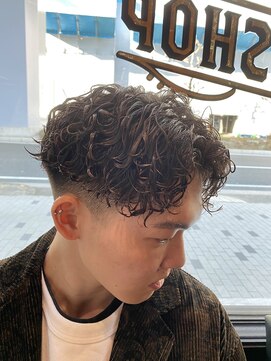 フォーコーナーズ(Four Corners) センターパートツイスパ