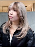 ミディアムロング美髪韓国ヘアおくれ毛顔周りレイヤー_ba543631