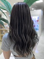 シャルムバイケンジ(Charm.by KENJE)&nbsp;デザインカラーバレイヤージュ細めハイライト白髪ぼかし東京銀座