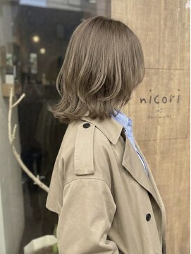 ニコリヘアワークス(nicori hair works) ミディアム×ベージュ×レイヤー2