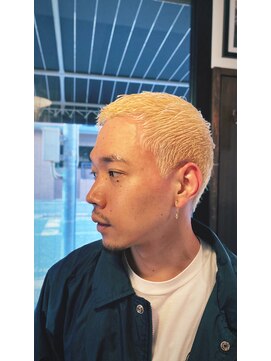 カムレイドフォーライフ(COMRADE 4 LIFE) 抜きっぱなしブリーチ　ベリーショート　担当松尾