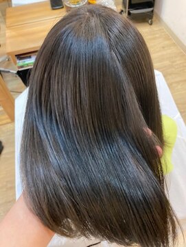 グランバイ アトリエドングリ(Grand × AtlierDonguri) お客様髪質改善データ1212(カーキグレイ)