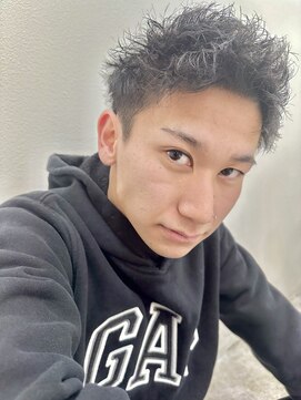 ロミーオム 本厚木(ROMMY. Homme) ツーブロック刈り上げツイストパーマアップバングメンズヘア