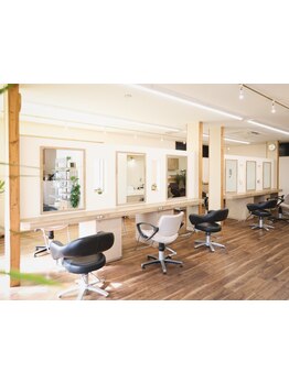 《地域密着型の少人数サロン》明るい陽の差す落ち着いた空間×通いやすい価格設定の和やかなサロン◇