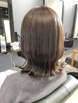 レナータ ヘア(Renata hair) 大人可愛い20代30代40代くびれミディ/柔らかベージュ/外ハネ