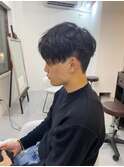 20代30代40代流行ツーブロックスーツ黒髪メンズニュアンスパーマ