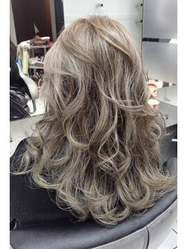 ヘアースタジオ ジェイワン(hair studio J ONE) ホワイトグレージュ白髪染めブリーチオンカラー脱白髪染めカラー