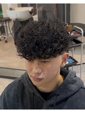 イーラ アメ村店(era) スペインカール　ツイストスパイラル眉カットメンズパーマ