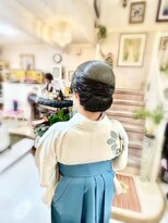 美容室 ティンカーベル シニヨンヘア