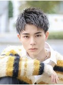 短髪アップバングツーブロック刈り上げスパイキーショート