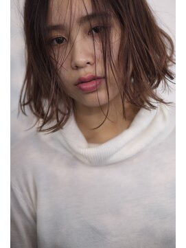 ピープル(people) 〔people〕外国人風無造作な束感の切りっぱなしボブ