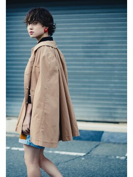 ミト(mito) シャッターの前でもマッシュウルフ