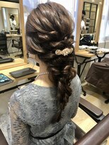 リソ 銀座(RISO)&nbsp;【20代・30代】四つ編みアレンジ【結婚式・パーティー・デート】