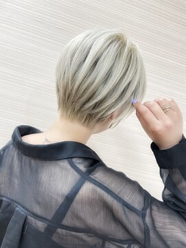 リンクヘアー ハイトーンくびれショート