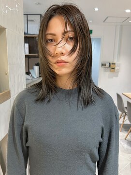 アイヴィ 表参道(IVY) レイヤーミディアム　カーキアッシュカラーモードヘア[村上雅人]