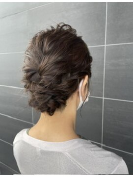 アチーブリス(achieve Liss) ヘアセット アップ編み込みくるりんぱ ミディアム黒髪暗髪