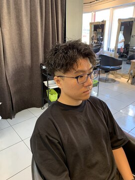 アイズ 海老名(AIZU) ツイストスパイラルパーマショートアップバングフェードカット