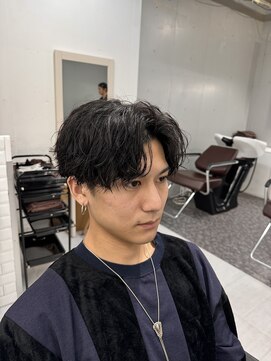 アーリー(Ali'i) 刈り上げセンターパートソフトツイストパーマ