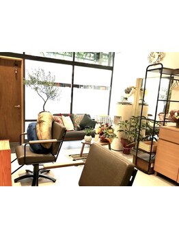 お子様連れのお客様大歓迎♪お子様とご一緒にサロンタイムをお楽しみいただける完全プライベート空間◎