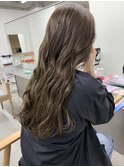 赤みを抑えたオリーブベージュカラー