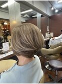 ミセスの前下がりショートボブ