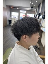 《＊全体的に緩めのナチュラルパーマ＊》スタイリングが簡単に仕上がるナチュラルなスタイル【メンズ】