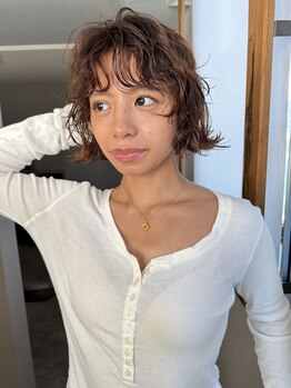 アレー(...alley)の写真/【髪質改善パーマ】気取らない、けどオシャレ。クセも活かす外国人みたいな無造作ウェーブで気分も上がる♪