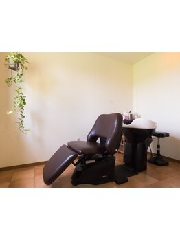 【袋井】スタッフ全員がキュアリスト！ダメージ予防に注力し、頭皮ケアにもこだわった髪質改善サロン♪