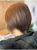 透明感ベージュカラー×大人かわいい前下がりショート