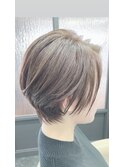 襟足が美しいショートヘア