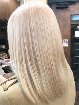 カルフール ロコ 草加西口店(Carrefour LOCO) 上品にかわいくホワイトベージュ