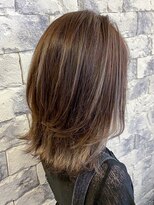 オースト ヘアー ステラ 新宿店(Aust hair Stella)&nbsp;ウルフミディ×コントラストハイライトシルバーグレージュ　山下