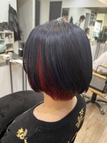イリス(Iris) デザインインナーカラー×ショートボブ
